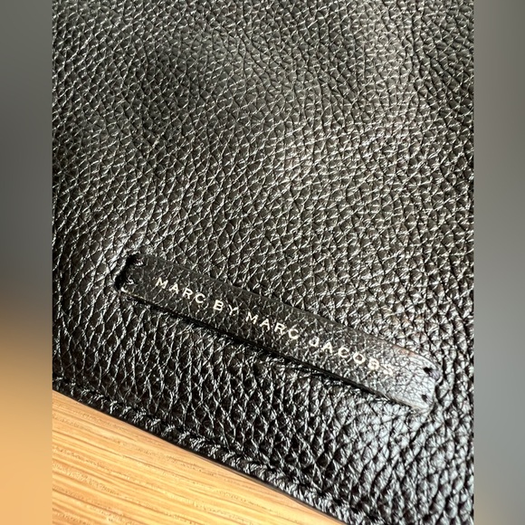 Marc by Marc Jacobs leather document holder. - Picture 4 of 7